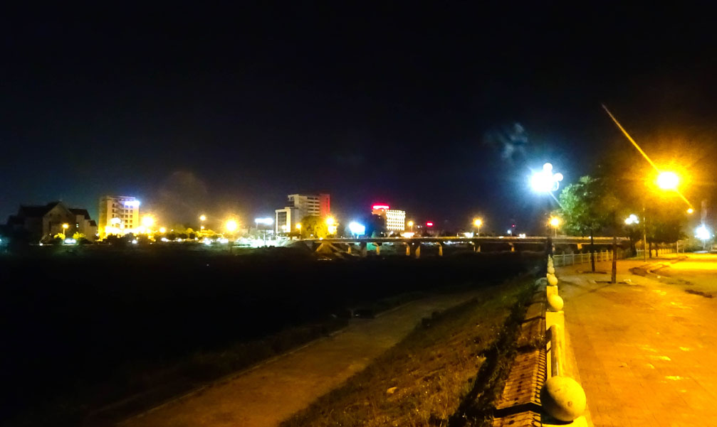  đêm bờ sông đăk bla Kon Tum city thành phố trên cao nguyên Việt Nam